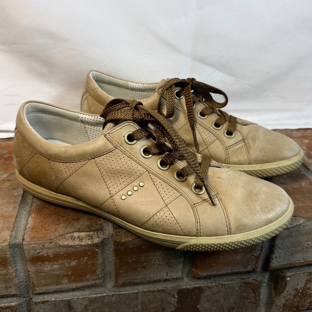 ECCO Women 39 US 8 8.5 Leather Perforated Lace Up Comfort Sneakers Casual Travel